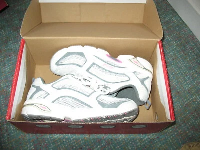 Women's NEW! Avia A217WWVQ Leather Walking Fitness Sneakers sz 7.5 FREE SHIPPING - Image 1 of 4