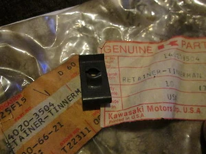 NOS Kawasaki OEM Seat & Console Tinnerman Retainer SS340 SS440 ST440 14020-3504 - Imagen 1 de 1