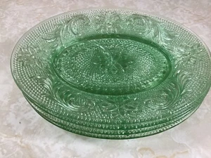 Tiara Indiana Glass Sandwich Chantilly Green Oval Snack Plates w/cup indent (4) - Imagen 1 de 3