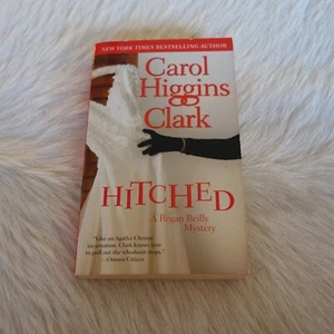 Carol Higgins Clark Hitched 2006 Mystery Novel Mystery Book Adult Mystery Crime - Picture 1 of 4