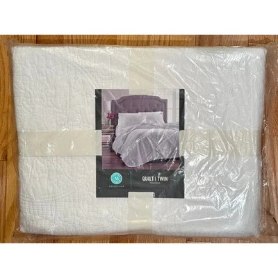 Martha Stewart Medallion Embroidered White Matelasse Twin Cotton Quilt - Image 1 of 4