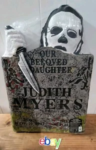 Película de Halloween Tombstone Judith Michael Myers 22x15 Universal Studios ¡Nuevo!  - Imagen 1 de 4