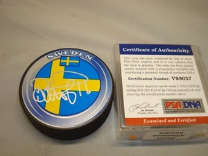 Daniel Alfredsson Signed Team Sweden Hockey Puck Auto Senators PSA/DNA COA 1A - Picture 1 of 4