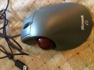 D67-00001 Trackball Optical Mouse - Picture 1 of 3