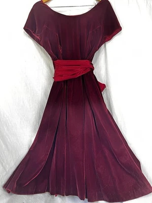 Vestido de Terciopelo Pequeño Rojo Oscuro Granate Romántico Midi Largo Rosa Faja Ajuste y Acampanado S Foto 1 de 4