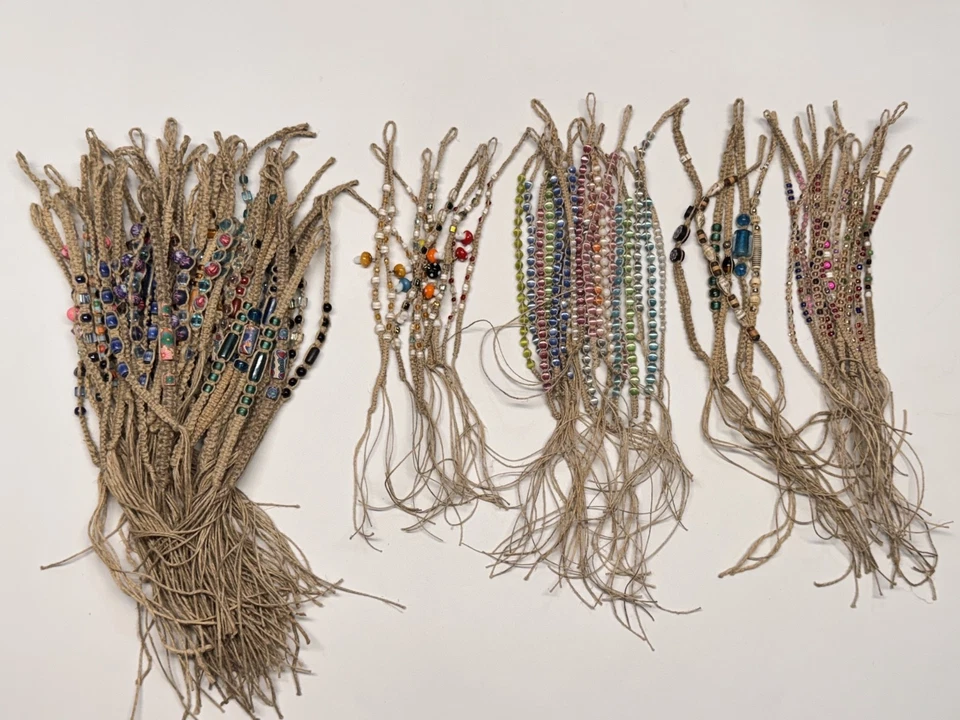 NUEVO 100 Piezas Pulseras de Cáñamo SURTIDO Cuentas Colgantes de Vidrio de Setas Piedra de Arcilla Foto 1 de 1