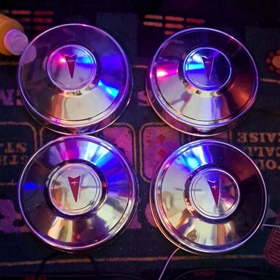 PONTIAC PERRO PLATO TAPACUBOS FIREBIRD GTO LEMANS TRANS AM POLICÍA BONNEVILLE VENTURA Foto 1 de 4