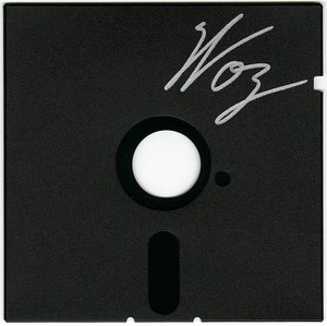 Steve Woz Wozniak SIGNED 5.25 Floppy Disk Co-Founder APPLE COMPUTER AUTOGRAPHED Steve Woz Wozniak SIGNED 5.25 Floppy Disk Co-Founder APPLE COMPUTER AUTOGRAPHED