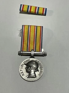 Médaille Militaire Hommage au Dévouement en Argent avec Barette (1-6) - Picture 1 of 5