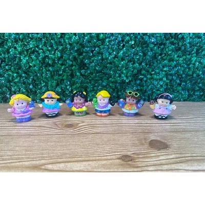Lote de 6 figuras Fisher-Price Little People turistas de vacaciones hawaianas niñas niños Foto 1 de 4