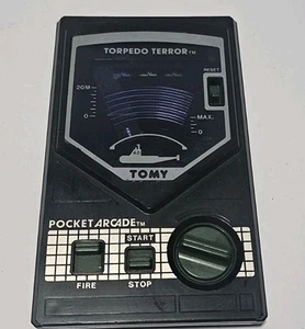 Vintage Tomy Pocket Arcade Torpedo Terror 1980's Wind-Up Handheld Game Works! - Bild 1 von 4