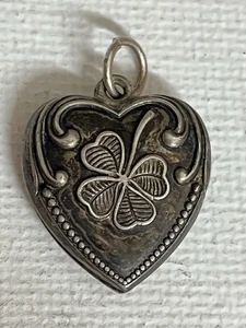 Vintage Sterling Kleeblatt Repousse Kleeblatt Puffy Herz 40er Charm Lucky Irish 925 - Bild 1 von 2