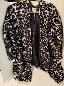 The RIVER By JTW Cream & Black Fuzzy Sweater Jacket Size S/M Pre-Owned EUC - Picture 1 of 10