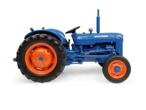 Universal Hobbies Fordson Dexta 1960 Scale 1:32 UH6270 - Picture 1 of 1