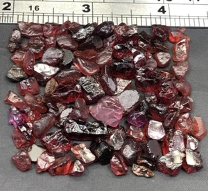120 Carat Garnet Rhodolite￼ Facet Rough & Crystal From Africa No Hearted - Bild 1 von 19