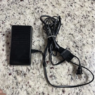 Pedal para máquina de coser modelo N - 243383 punta FC-304-27 VER ENCHUFE Foto 1 de 4