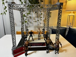 WWE Money Bank Wrestling Ring 5 personaggi Mattel Playset Arena giocattoli grezzi incompleti - Foto 1 di 24