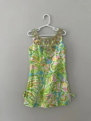 Vestido recto de algodón con estampado floral verde con hojas Lilly Pulitzer para niñas 7 Foto 1 de 4