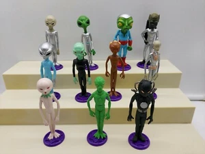 Retro Alien 1990s vintage space Roswell Area 51 classic 11 figure set - Picture 1 of 12