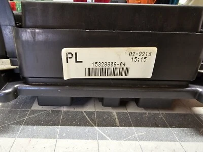 Chevrolet Silverado Suburban Tahoe 1999-2002 caja de fusibles unión OEM 15328806-04 Foto 1 de 4