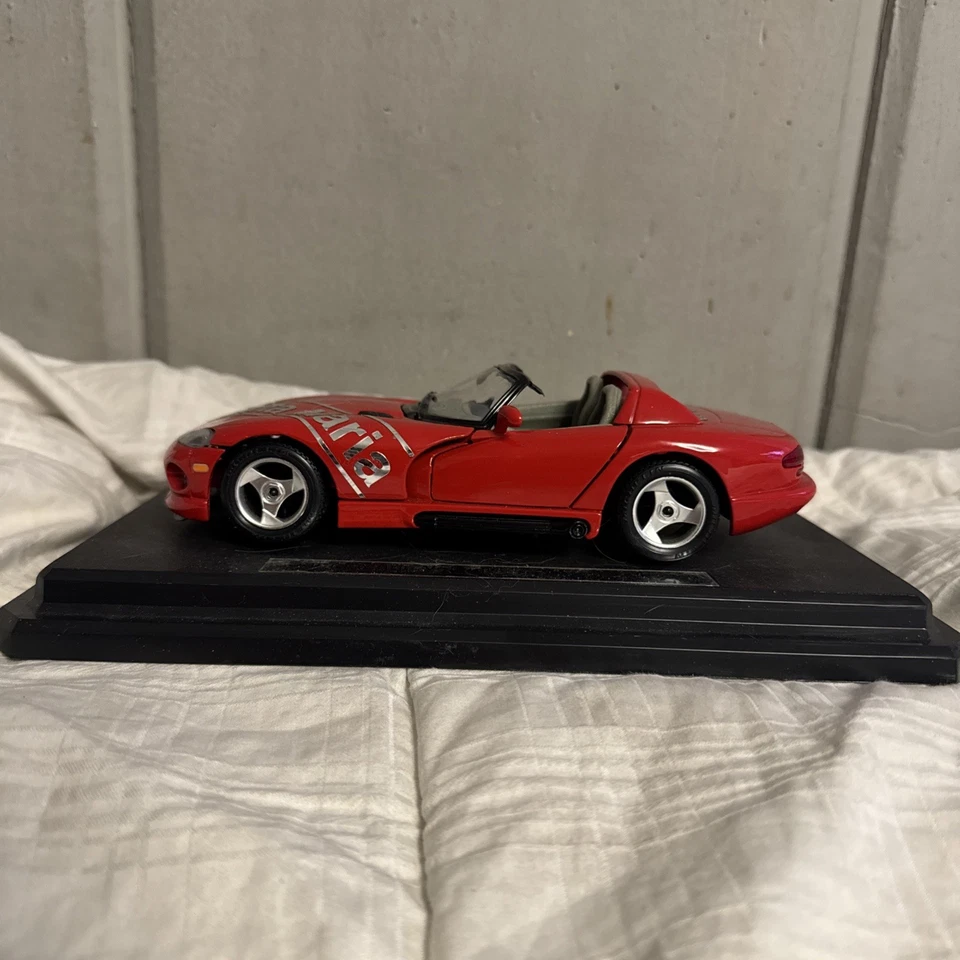 Coche BBURAGO Dodge Viper RT/10 rojo diecast escala 1:18 V-10 Santa Msria Veícules Foto 1 de 4