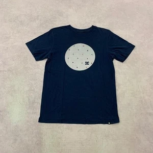 DC Shoes T Shirt flag and boat patterned short sleeve sports top with logo Men s - Picture 1 of 5