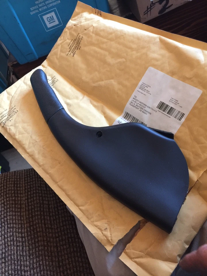 Saturn GM OEM 95-99 SC2-Console Cover 21041770 - Image 1 of 3