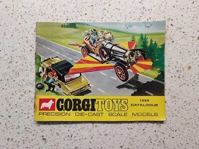 Corgi Toys 1969 Beatles Yellow Submarine Catalogo 007 James Bond Batman vintage  - Immagine 1 di 4
