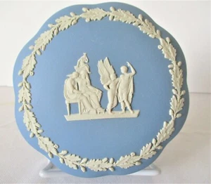 Vintage Wedgwood Jasperware Light Powder Blue Lidded Scallop Shaped Trinket Box - Picture 1 of 5