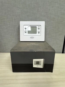 Carrier Comfort Series non-programmable thermostat - Picture 1 of 4