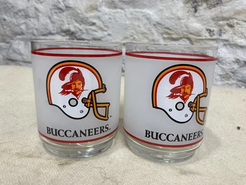 2 Tampa Bay Buccaneers Mobil Gas Rocks Glasses Bucco Bruce NFL Vintage Frosted Cover