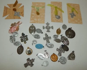 Estate Lot 33 Vintage Roman Catholic Religious Medals - Picture 1 of 2