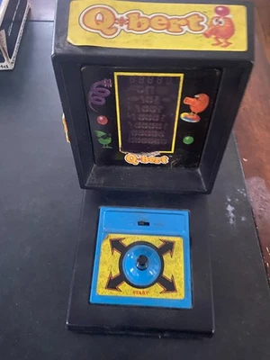 Mini jogo de arcade vintage Q-Bert Qbert 1983 mesa Parker Brothers NÃO TESTADO - Imagem 1 de 2