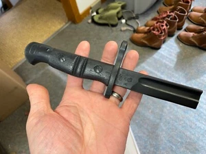 Primera Guerra Mundial EE. UU. ENFIELD REMINGTON M1917 BAYONETA SUPERIOR VAINA RELLENO UTILERÍA DE PELÍCULA RESINA DURA - Imagen 1 de 5
