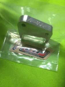 Yamaha YFZ450R - Stoßbehälter hinten vorne Halterung - Bild 1 von 4