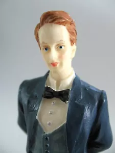 VINTAGE HANDWERKLICHES FLAIR GENTLEMAN MANN MIT TOP MÜTZE HARZPUPPE 1:12 - Bild 1 von 5