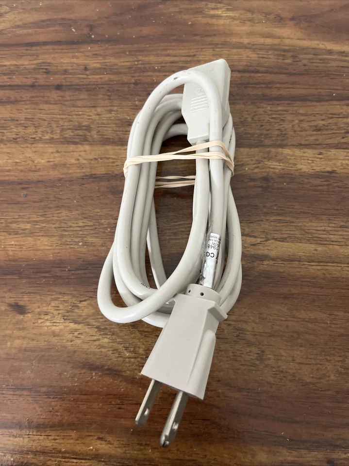 RadioShack 61-2860 6-Foot AC Grounded 18 g, 125V Computer Power Cord Gray - Image 1 of 3