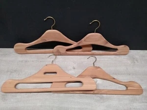 Cedar Deluxe Wooden Suit Hangers w/Bar 17 5/8" - 4 Qty - Picture 1 of 4
