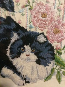 VINTAGE HAND EMBROIDERED LINEN CAT PICTURE - Picture 1 of 7