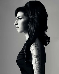 NEW Amy Winehouse Black and White Photography Print Wall Art Poster Canvas - Picture 1 of 4