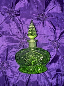 Antique VTG Art Deco perfume bottle/Green Color Glass/Czechoslovakia?Fenton?Mint - Picture 1 of 15