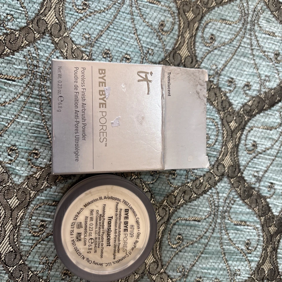 IT COSMETICS BYE BYE PORES PORELESS FINISH AIRBRUSH TRANSLUCENT POWDER 6.8G - Image 1 of 1