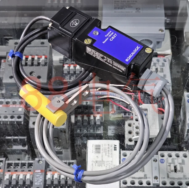 1Pcs Used EMS [C827 SH4352 HF CNTL] sensor - Image 1 of 1