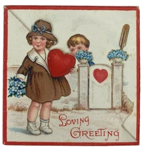 Tarjeta de felicitación troquelada victoriana de San Valentín hortensias corazones niño barco escondite de remo - Imagen 1 de 3