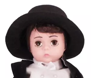 Muñeca Madame Alexander Groom en OB 21071 8 pulgadas abrigo de terciopelo sombrero 1997 vintage - Imagen 1 de 11