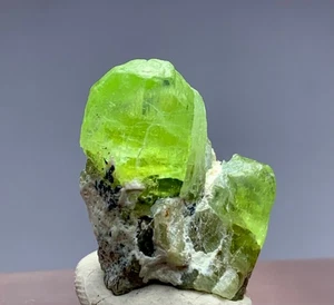 20 Carat Natural Peridot Crystal From Pakistan - Picture 1 of 6