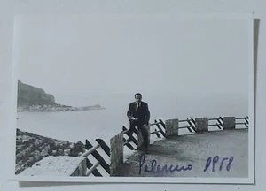 09228 Foto d'epoca 191 - Uomo a Monte Pellegrino (Palermo) - 1958 - Picture 1 of 4