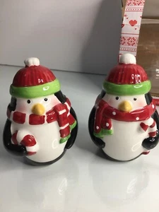 Penguin Salt and Pepper Shakers Christmas/Winter/Holiday Décor 3" Tall  - Picture 1 of 6