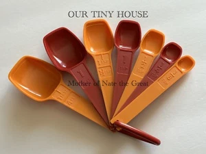 New Tupperware Measuring Spoons Set D Ring Harvest Burnt Orange & Red Vintage - Picture 1 of 6