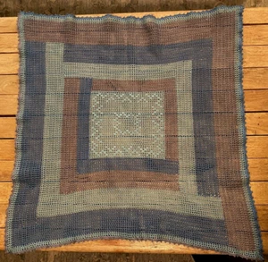 Vintage handgehäkelt 28" quadratisch Tischauflage selten blau türkis & lila Deckchen - Bild 1 von 2